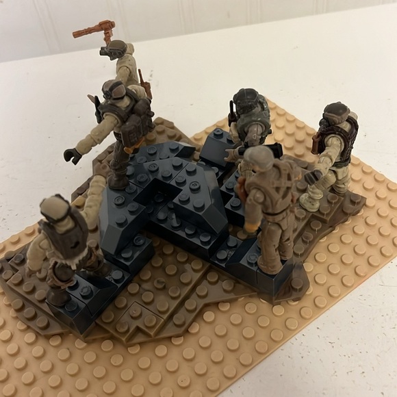 Call of Duty Megabloks 2013 Set of 6 figures and weapons - Picture 11 of 12